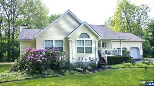 5656 Berkshire Valley Rd, Oak Ridge, NJ, 07438-9701 | Card Image