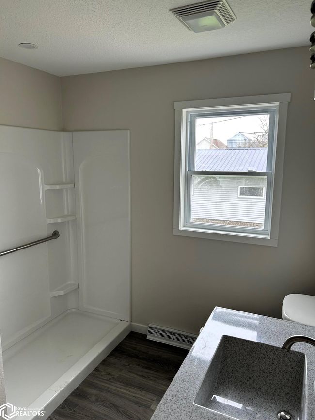 906 4 Th St, Home with 4 bedrooms, 2 bathrooms and 6 parking in Victor IA | Image 20