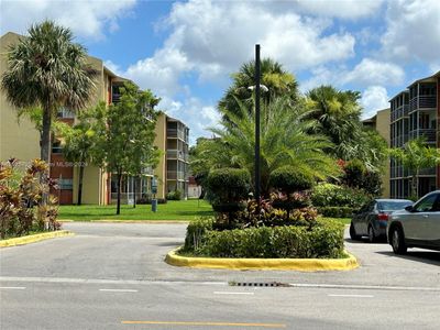 104 - 3610 Nw 21st St, Condo with 1 bedrooms, 1 bathrooms and null parking in Lauderdale Lakes FL | Image 2