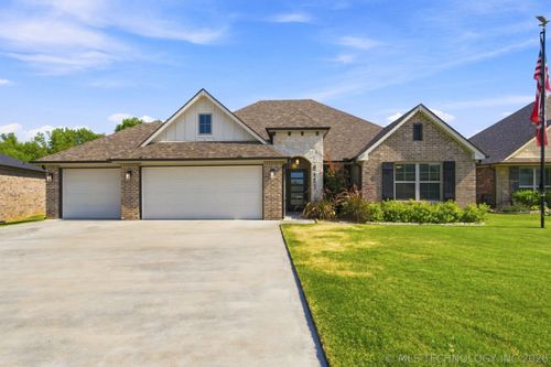 8457 Spring Creek Ct, Claremore, OK, 74019-2510 | Card Image