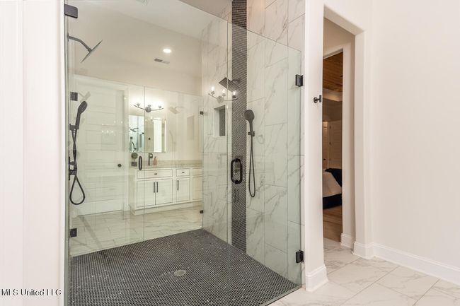 Walk Through Shower | Image 18