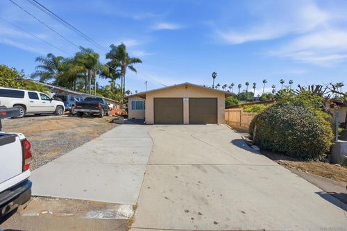 627 629 N Citrus Ave., Vista, CA, 92084 | Card Image