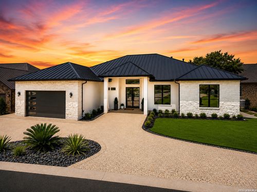 142 Paradise Pt, Boerne, TX, 78006-9437 | Card Image