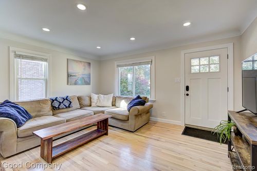 3210 N Connecticut Ave, Royal Oak, MI, 48073-3585 | Card Image