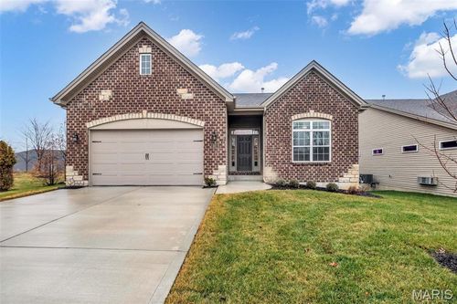 201 Keaton Woods Dr, O Fallon, MO, 63368-8209 | Card Image