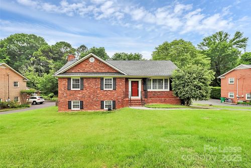 6908 Lancer Dr, Charlotte, NC, 28226-7612 | Card Image