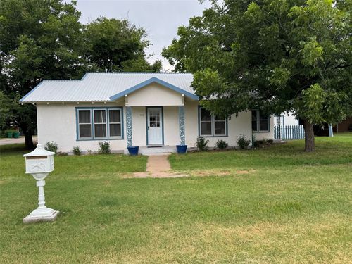 410 W Reiman St, Seymour, TX, 76380-2440 | Card Image