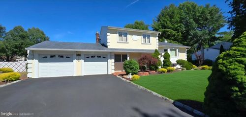 13 Tuscarora Cir, Old Bridge, NJ, 08857-1820 | Card Image