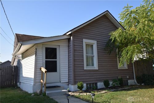 137 E Poplar St, Saint Paris, OH, 43072-7729 | Card Image
