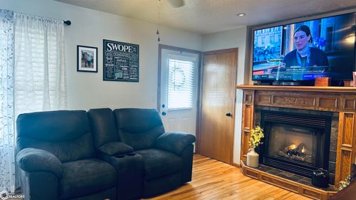 806 S M St, Oskaloosa, IA, 52577-3620 | Card Image