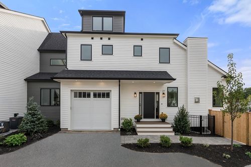 27-27 Johnson Pl, Auburndale, MA, 02466-1712 | Card Image