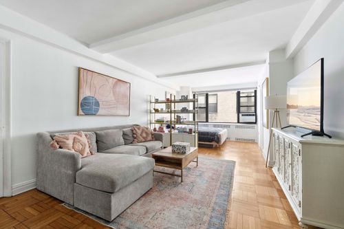 3g-235 E 73rd St, New York, NY, 10021-3689 | Card Image