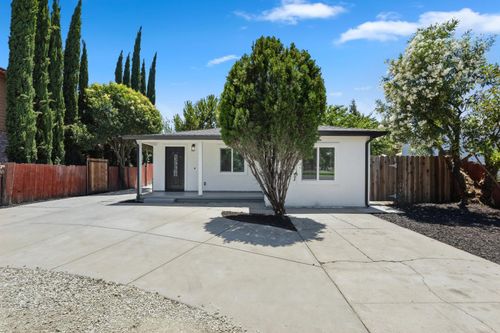 532 E Alpine Ave, Stockton, CA, 95204-3410 | Card Image