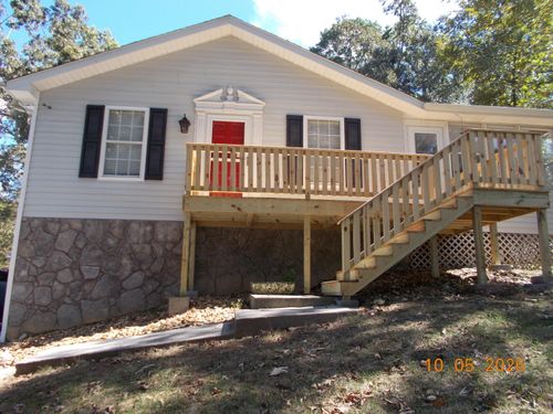 9024 Chip Dr, Soddy Daisy, TN, 37379-8800 | Card Image