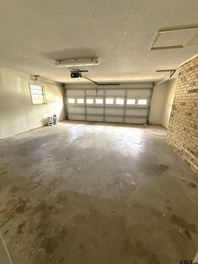 13675 Maple Dr, House other with 3 bedrooms, 2 bathrooms and null parking in Tyler TX | Image 34