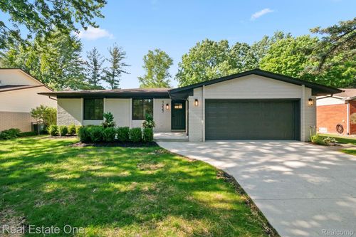 1227 Shallowdale Dr, Troy, MI, 48085-4953 | Card Image