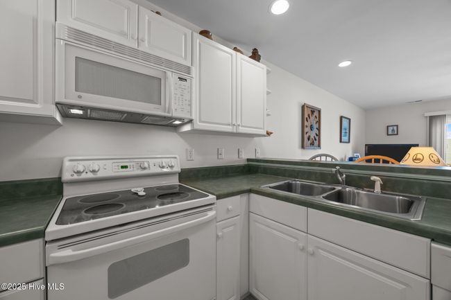 Kitchen | Image 12