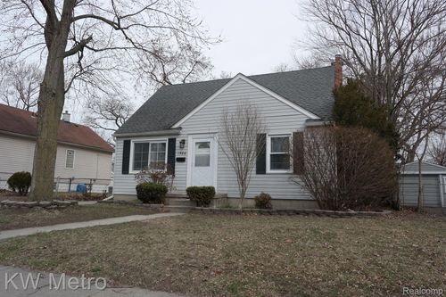1586 W Saratoga St, Ferndale, MI, 48220-1660 | Card Image