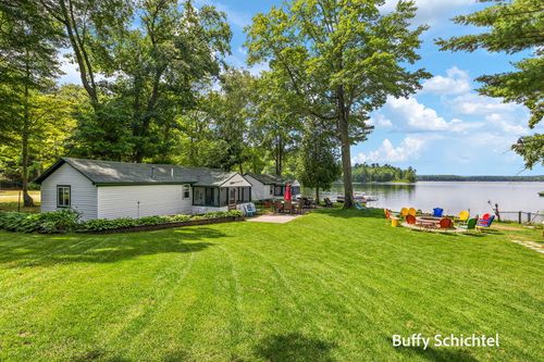 10765 Nichols Rd, Holton, MI, 49425-9591 | Card Image