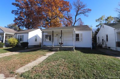 Front with covered porch | Image 1