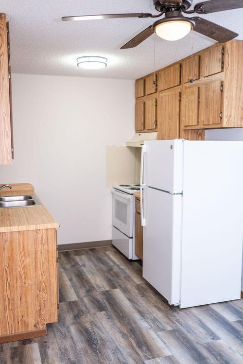 35-321 W Bert St, Lake Crystal, MN, 56055-9811 | Card Image