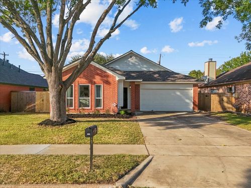 617 Prairie Ln, Angleton, TX, 77515-2767 | Card Image