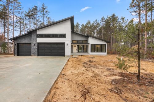 1527 Cascade Trl, Traverse City, MI, 49685 | Card Image