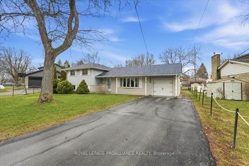 8 Fenwood Crescent, Prince Edward County, ON, K8N4Z7 | Card Image