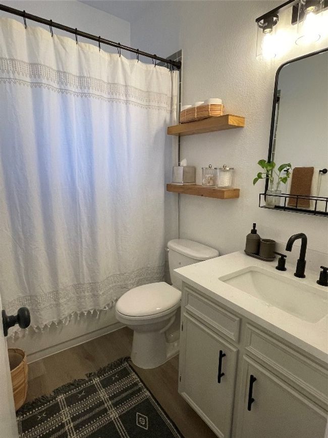 Guest/Hall Bathroom | Image 14