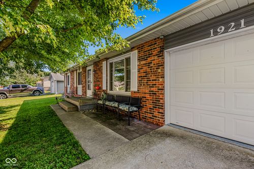 1921 Lockerbie Dr, Columbus, IN, 47203-4042 | Card Image