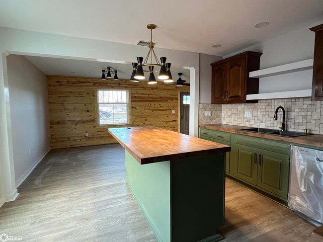 5164 Augusta Main Rd, Home with 2 bedrooms, 1 bathrooms and 2 parking in Wever IA | Image 5