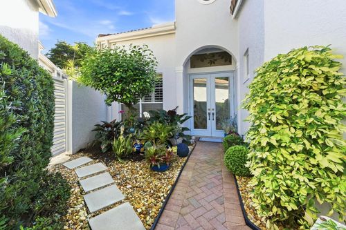 121 Sunset Bay Dr, Palm Beach Gardens, FL, 33418-4588 | Card Image