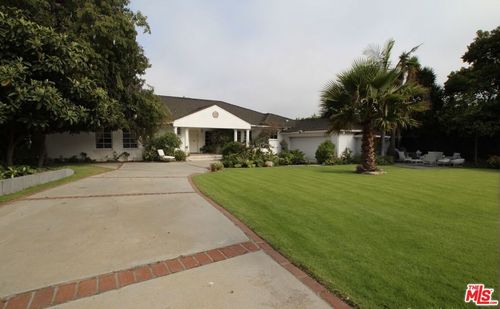 13716 W Sunset Blvd, Pacific Palisades, CA, 90272-4020 | Card Image