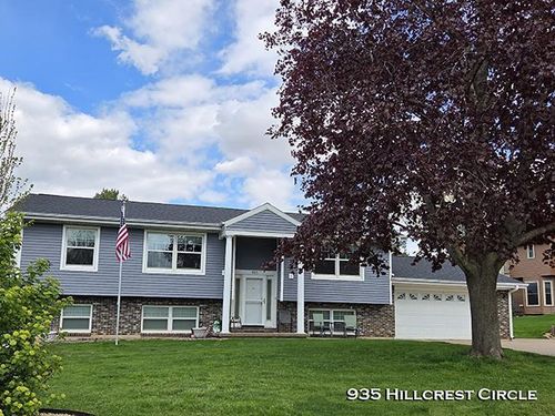 935 Hillcrest Cir, Platteville, WI, 53818-3715 | Card Image