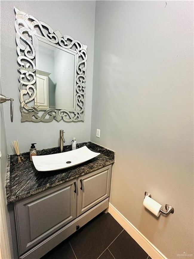 Half Bathroom | Image 22