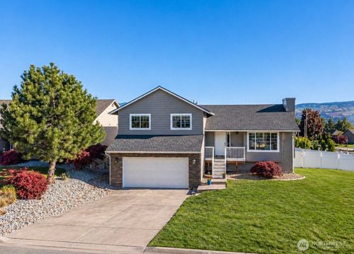 576 Saddle Rock Loop, Wenatchee, WA, 98801-9467 | Card Image