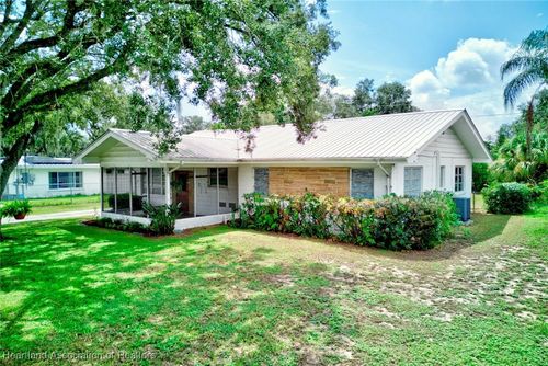 5 W Wolf St, Avon Park, FL, 33825-2407 | Card Image