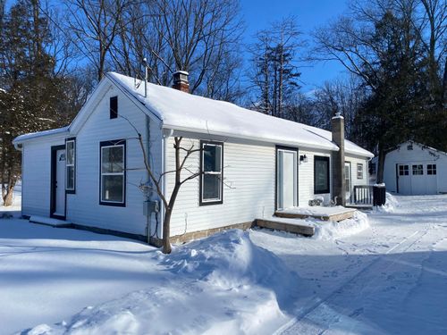 558 Cyrus St, Ionia, MI, 48846-1160 | Card Image