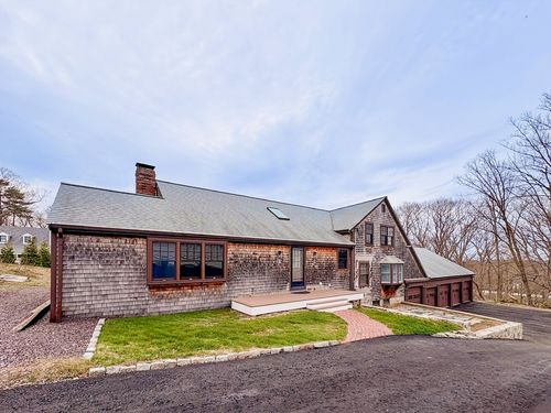215 Sohier St, Cohasset, MA, 02025-1378 | Card Image