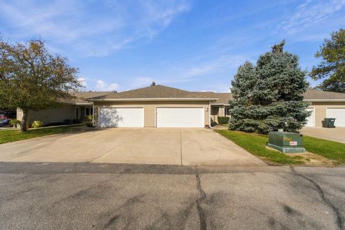 1952 Pinehurst Ln, Waterloo, IA, 50701-4512 | Card Image