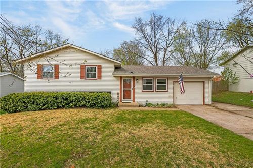 822 Sherrill Ave, Liberty, MO, 64068-9130 | Card Image