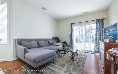 1-222 S Bridge Ave, Red Bank, NJ, 07701-1402 | Card Image