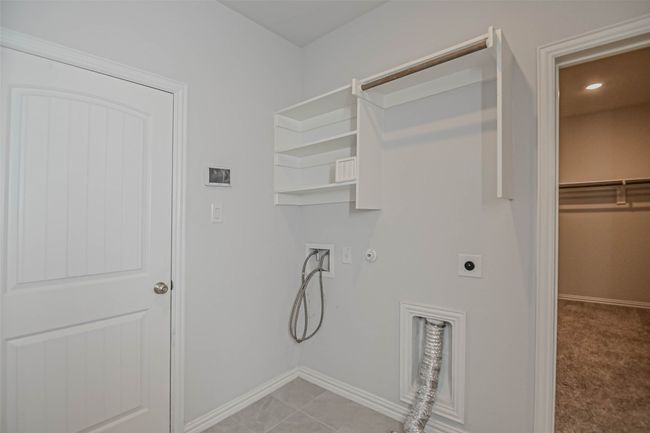 Laundry room with hookup for an electric dryer, hookup for a washing machine, baseboards, gas dryer hookup, and laundry area | Image 20