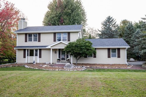 W362S2453 Lisa Ln, Dousman, WI, 53118-9685 | Card Image