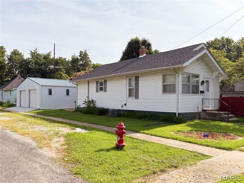 701 Chestnut St, Gillespie, IL, 62033-1540 | Card Image