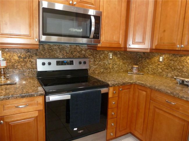 17050 Nw 22 Nd St, Townhouse with 3 bedrooms, 3 bathrooms and null parking in Pembroke Pines FL | Image 12