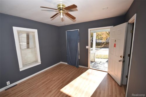 1213 E Kalamazoo St, Lansing, MI, 48912-1724 | Card Image