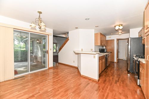13526 W Fountain Ct, New Berlin, WI, 53151-3975 | Card Image