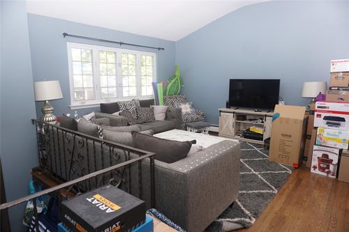 11 Bertlee Dr, Huntington Station, NY, 11746-3315 | Card Image