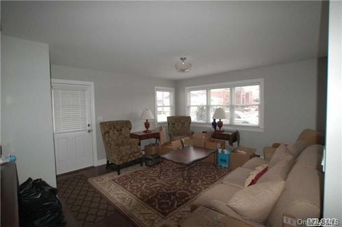 7 7th Ave, New Hyde Park, NY, 11040-5031 | Card Image